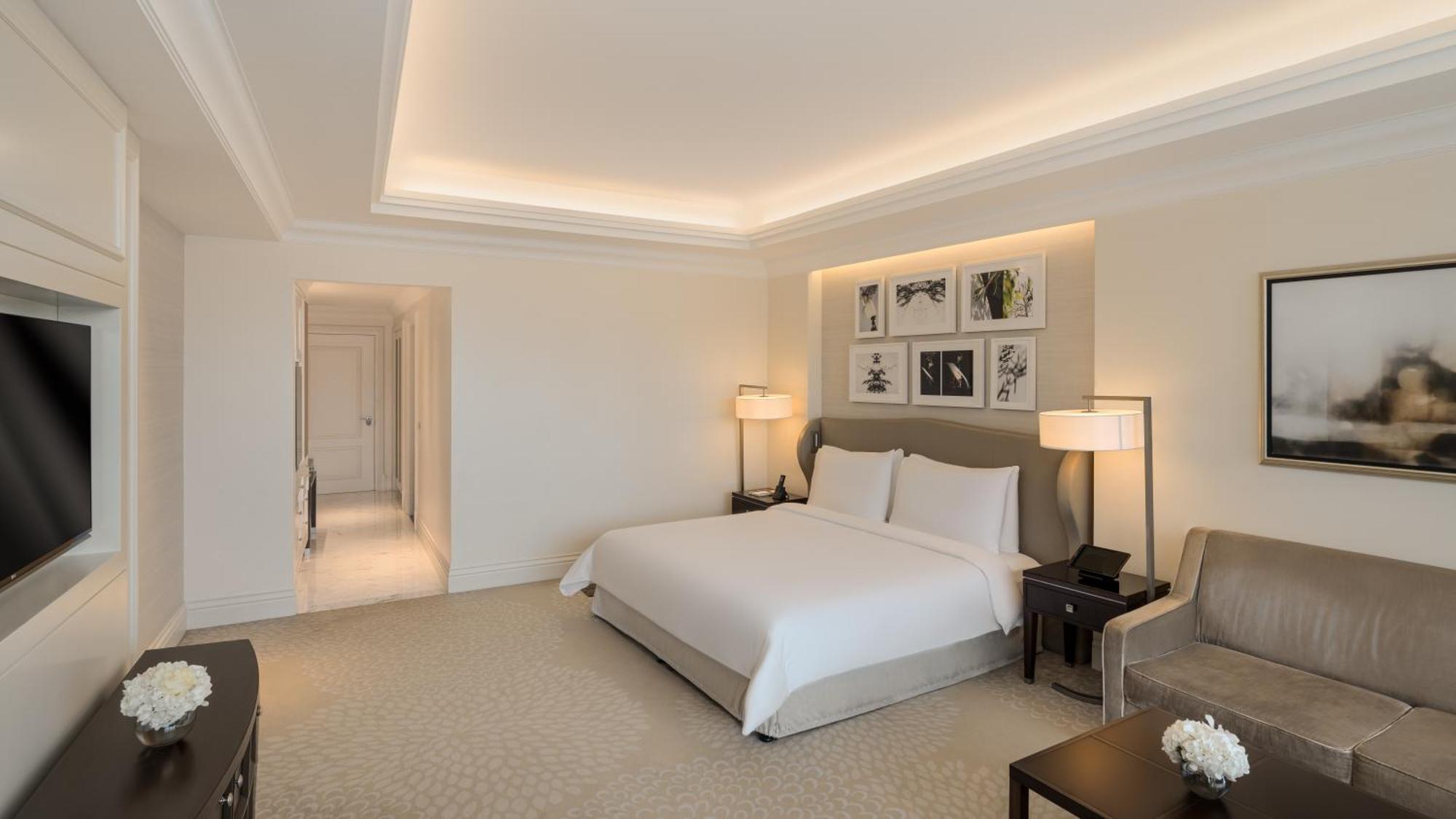 Kempinski The Boulevard Dubai Eksteriør bilde A bedroom at the Four Seasons Hotel