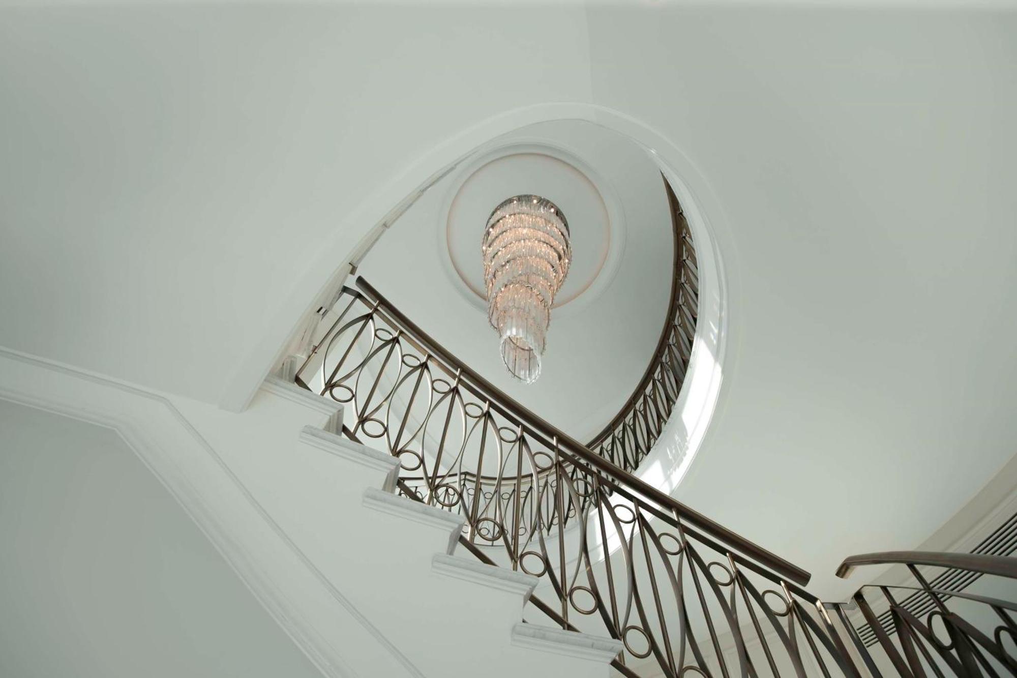 Kempinski The Boulevard Dubai Eksteriør bilde Staircase