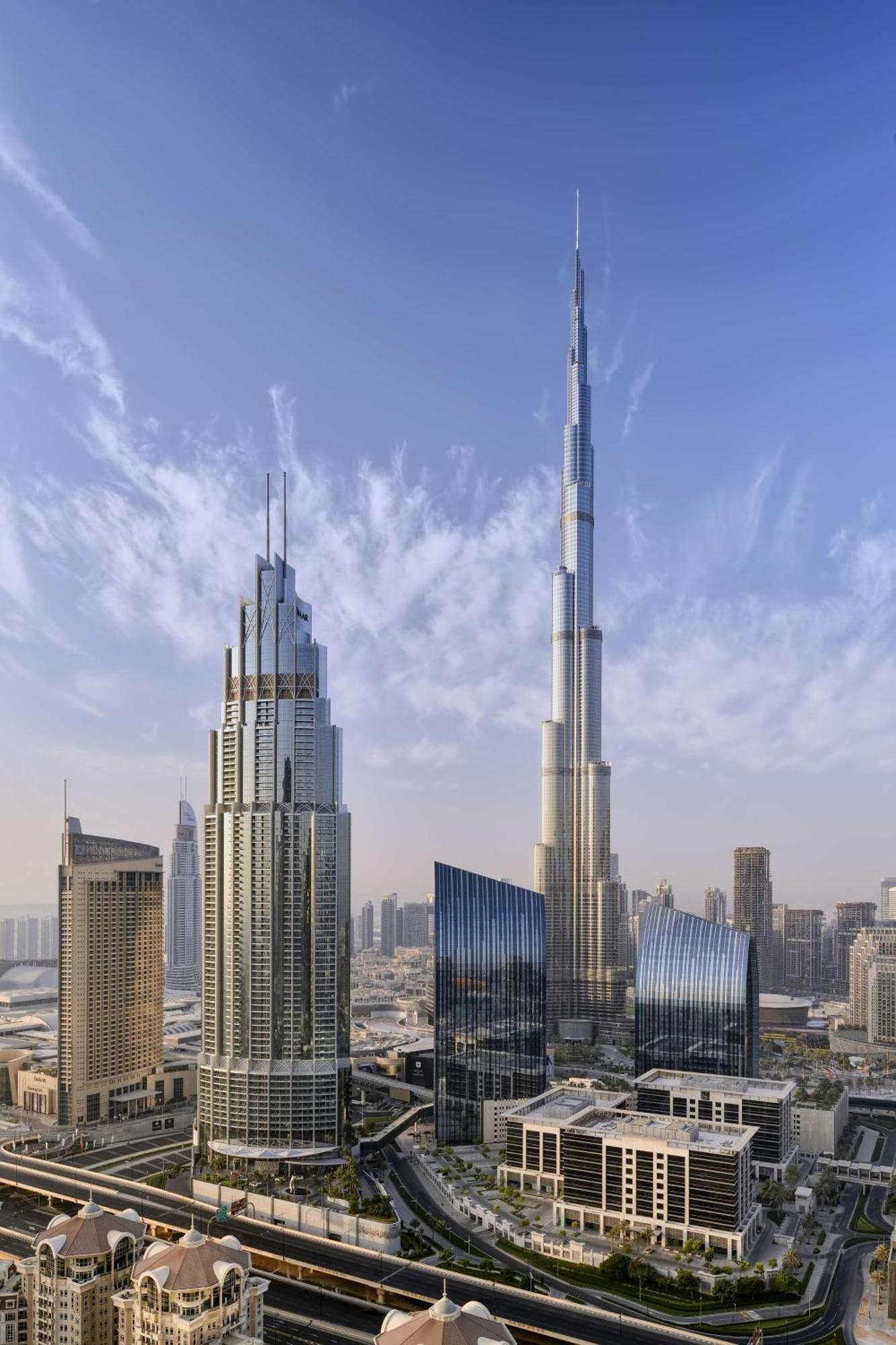 Kempinski The Boulevard Dubai Eksteriør bilde The tower (right) with the Burj Khalifa (left)