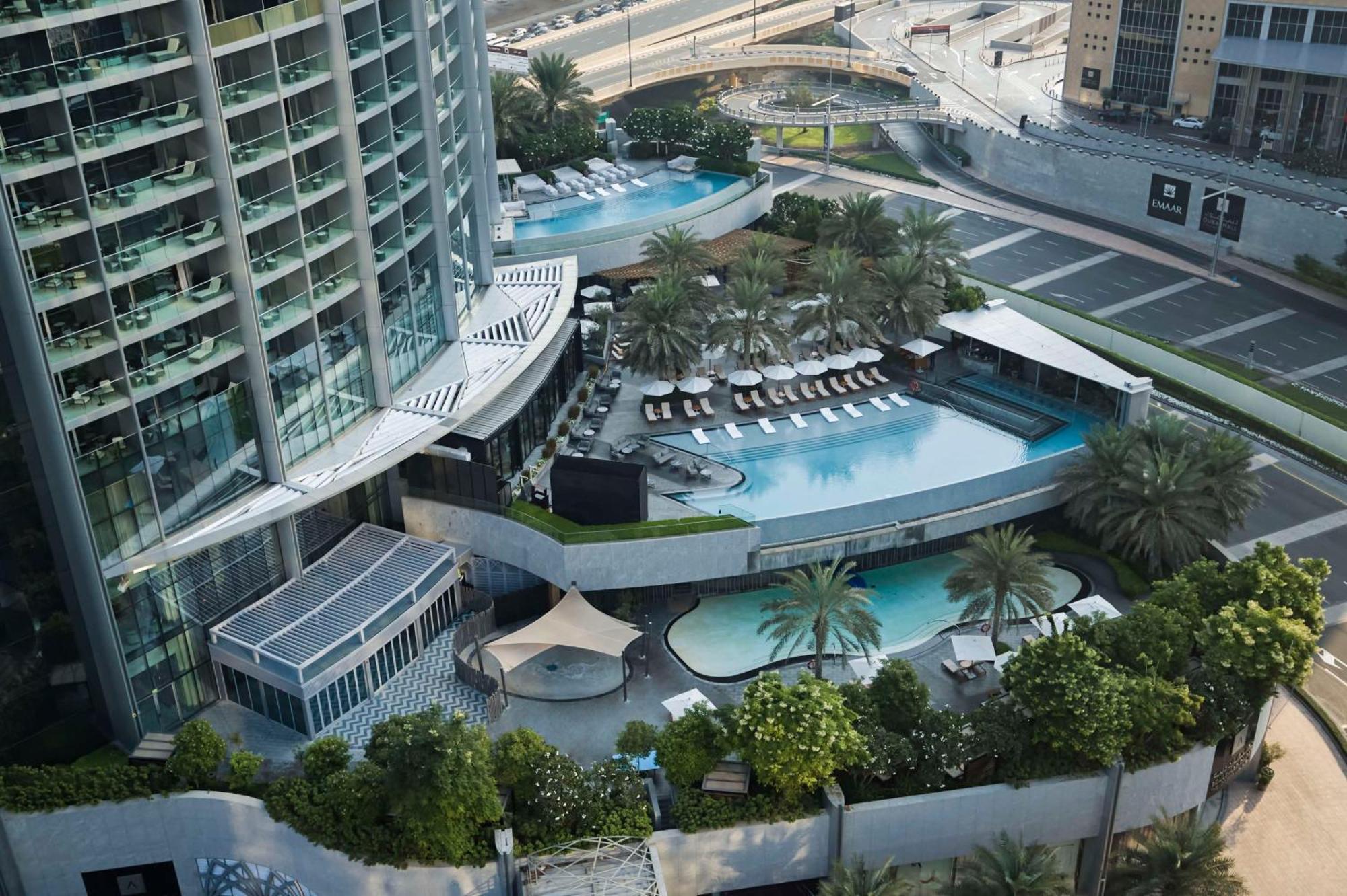 Kempinski The Boulevard Dubai Eksteriør bilde The swimming pool at the complex